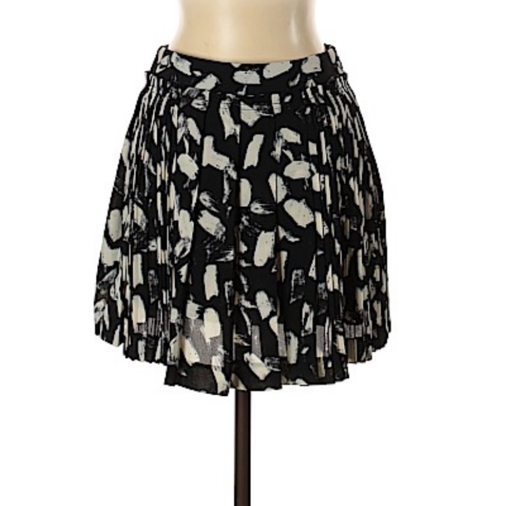 NWOT Banana Republic Mini Skirt Pleats Side Zip in Black & White Size 0P